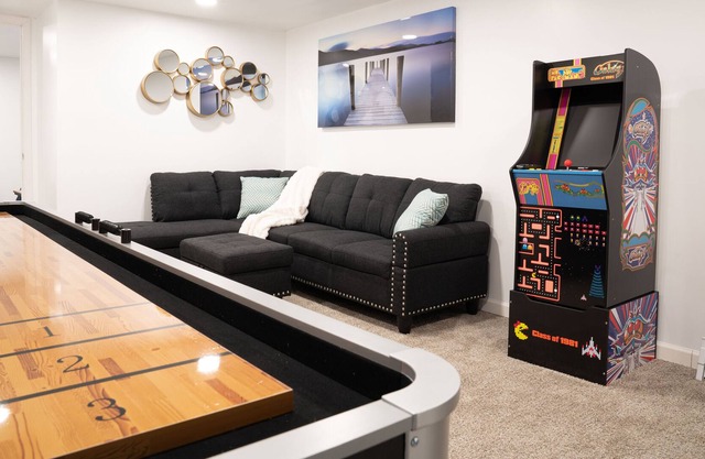 7 min to HOF and Hospitals with Game Room