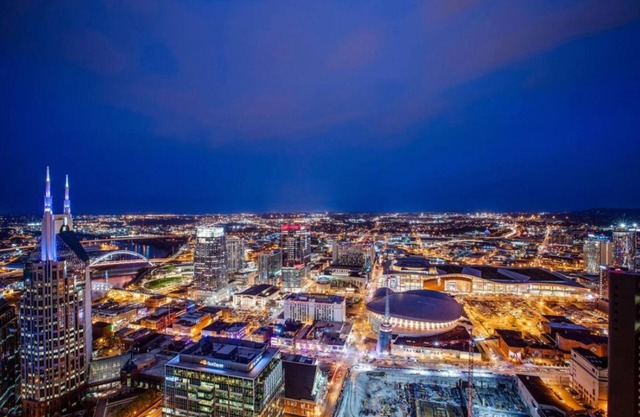 7 minutes to Broadway! Free Parking! Sleeps 6!