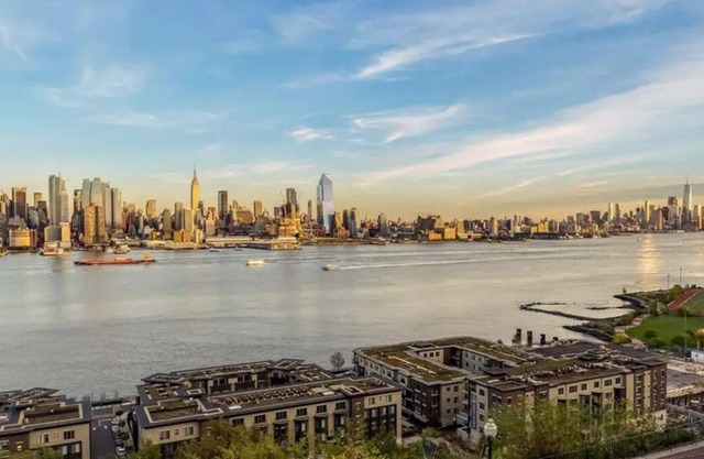 7 Minutes to NYC: Superior 1 bedroom Suite