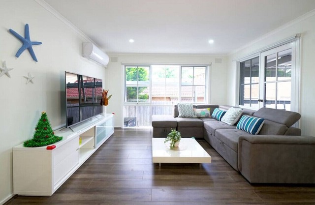 7 Olinda Pl, Frankston Holiday House Staycation Summer Getaway