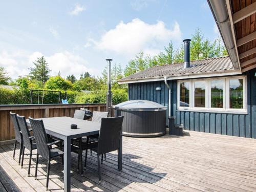 7 person holiday home in Ulfborg-By Traum