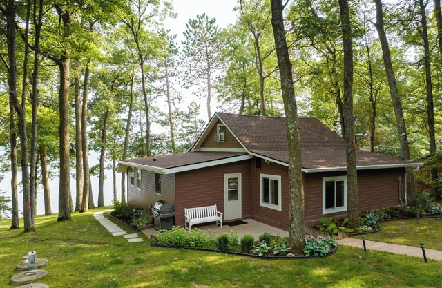 7 Pines Cabin on Lac Courte Oreilles - Peaceful Northwoods Getaway