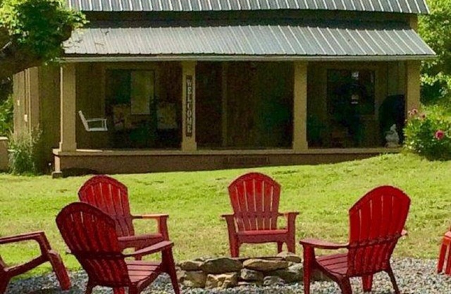 Cottage en Rabbit Hollow En 7 Minutos acres privados de Asheville NC Mascotas / Wifi