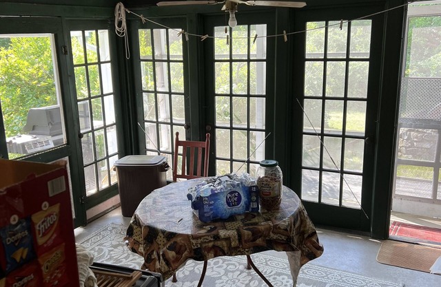 70 Year old cottage on 2.8 acres, stunning views and sunsets