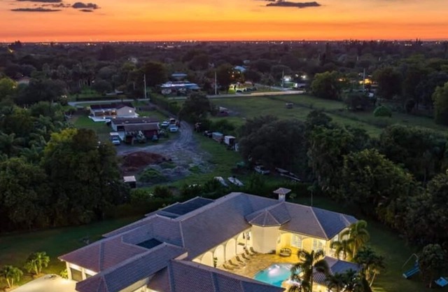 7000sf Mansion/Gameroom/Theater/Heated Pool