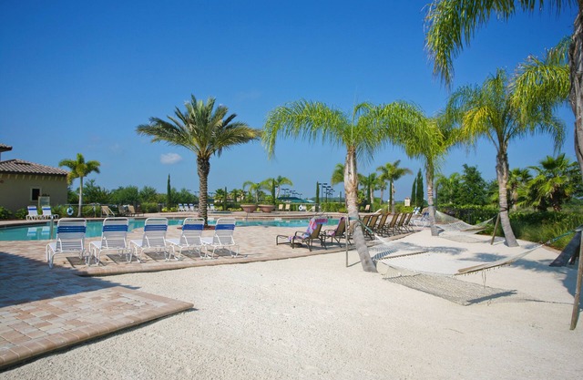 7015-106 Beautiful 1st floor condo with gorgeous lake and golf view