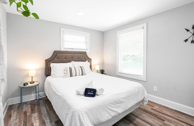 724A · The Blue Bungalow - Min to Downtown and Airport!