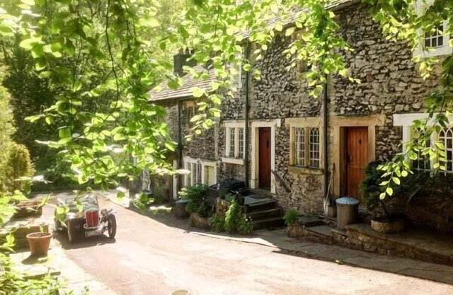 73 cabañas de Ravensdale, CRESSBROOK