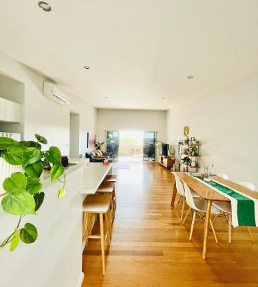 734 apartment-2 bedroom and 2 bathroom accommodation, sleeps 4