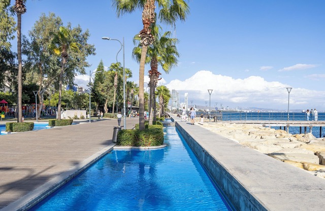 74 Prokymea- Steps From the Sea, Downtown, Balcony