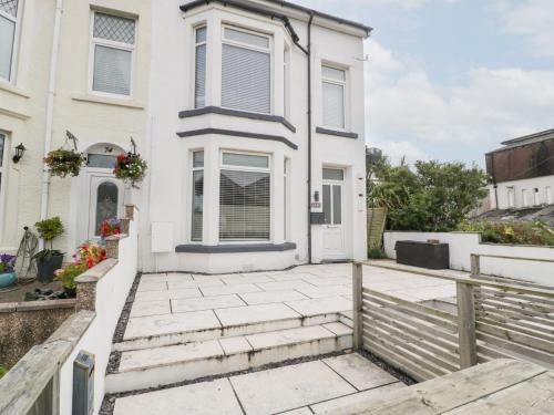 76A Mackworth Road