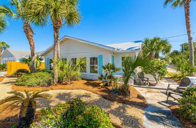 977!! August 2-9! Quiet Laguna Beach! Directly Across Street-30' to Perfect Beach Access #83