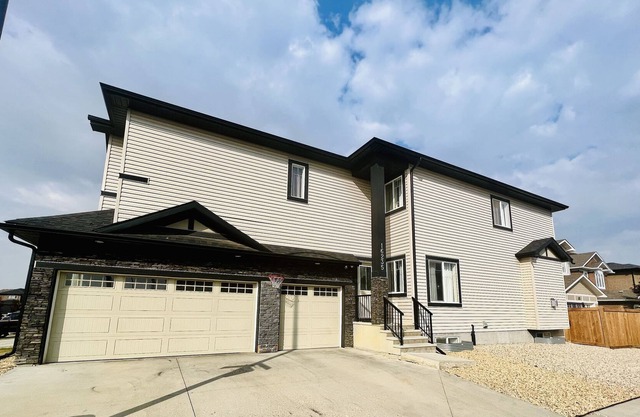 7BDRM Family Friendly 3Car Garage Home >Sleeps16