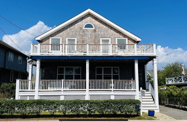 7br/3.5ba Classic Bay Head Beach House Steps To The Beach