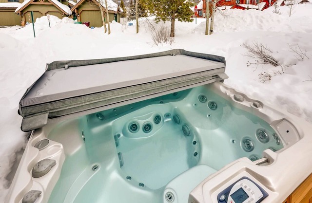 Equipo de esquí / tabla gratis + ¡MÁS! Jacuzzi privado grande, vistas y valor - por iTrip