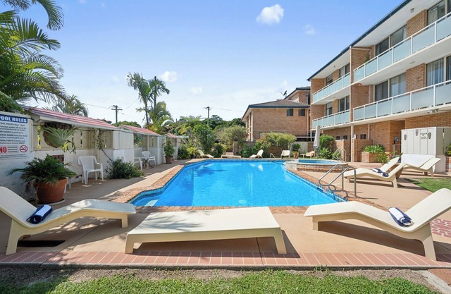 Balcony, POOl, SPA, Beach, BBQ, Sleeps 4