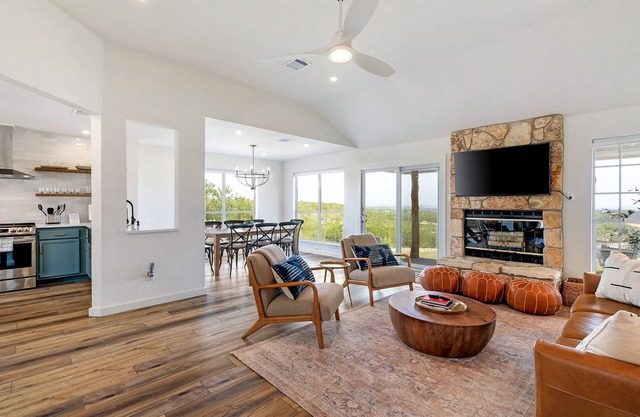 8 Acres - Casita, Fire Pit, Hill Country Views