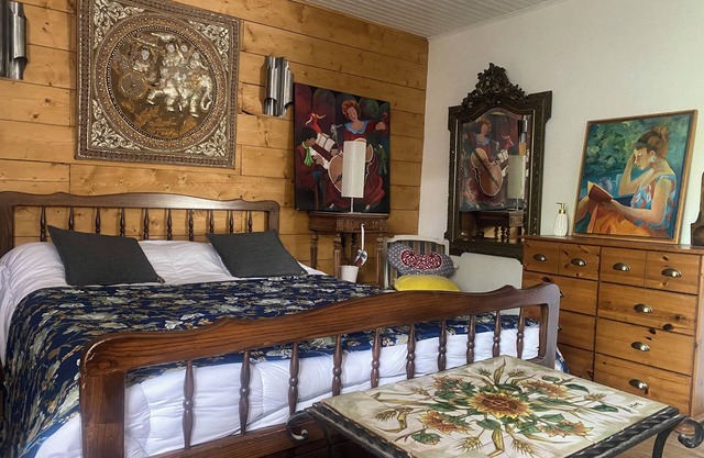 8-bed 2-bathroom apartment in the heart of the village