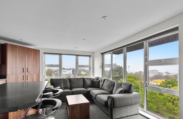 8 Bed Apartment @ Derriford Stays by Pureserviced