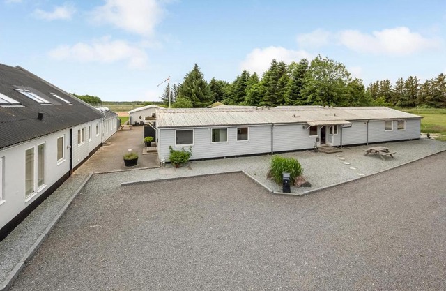 8 Bedroom Cozy Home In Henne