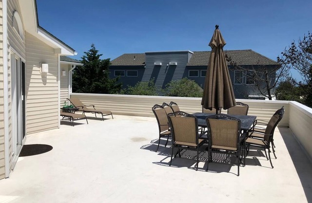 8 Bedrooms with Pool Families Only
