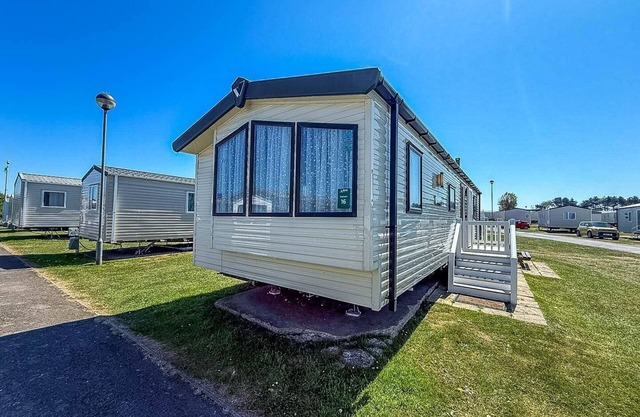 8 berth caravan with decking at Caister Beach in Norfolk ref 30016S
