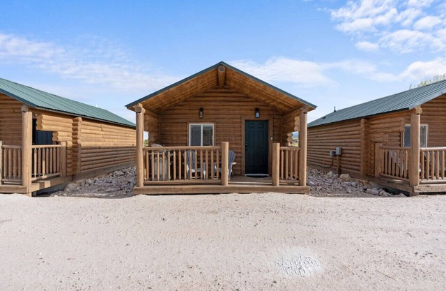 #8 Bigfoot Cabin! Newly Remodeled! AC!