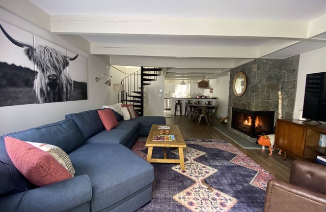 8 Guest 3BR, 2 BA Stratton Condo with Fireplace and forest views.