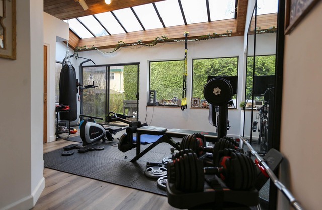8 min from Vancouver Airport! 3 min from Steveston Fisherman’s Wharf.