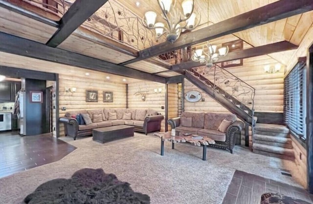 8 min walk to village,Cozy, heater,A.C, fireplace, 5 min drive to mountain high