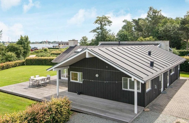 8 person holiday home in Juelsminde-By Traum
