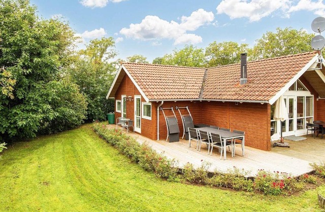 8 person holiday home in Allingåbro-By Traum