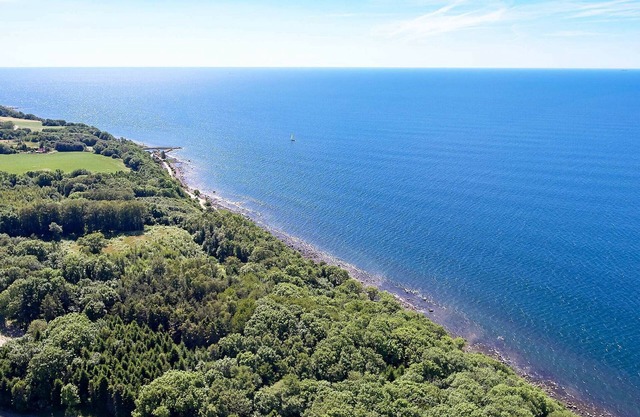 Moderna casa de vacaciones con terraza en Bornholm