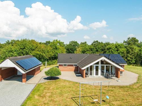 8 person holiday home in Oksbøl-By Traum