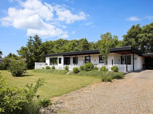 8 person holiday home in Struer-By Traum