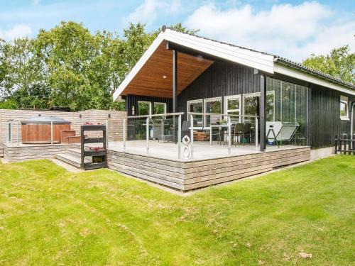 8 person holiday home in Struer-By Traum