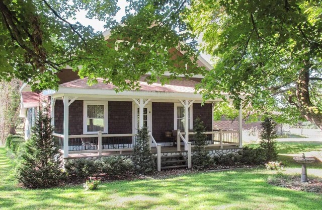 80 Acres Retreat | Firepit, Hiking, Trails, Games
