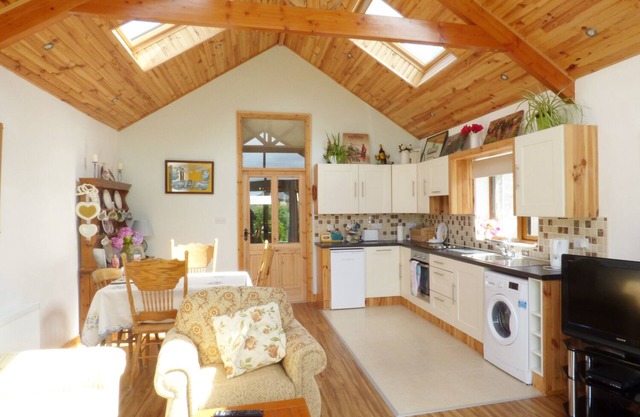 80 NEW STREET, pet friendly in Lismore, County Waterford