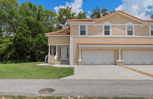 Nuevo (noviembre de 2017) 3 dormitorios, 2. 5 BA Villa dúplex en el río Homosassa (160)