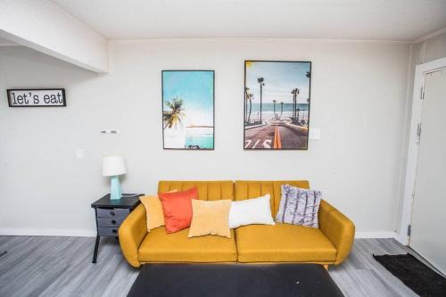 806 Oasis at Ave U! 1Bedroom and 1Bath