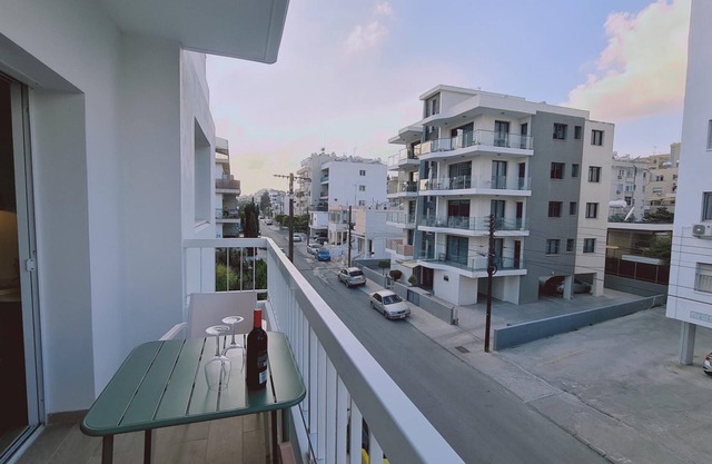 83 Lim3 - Stay Sunlit Apartment