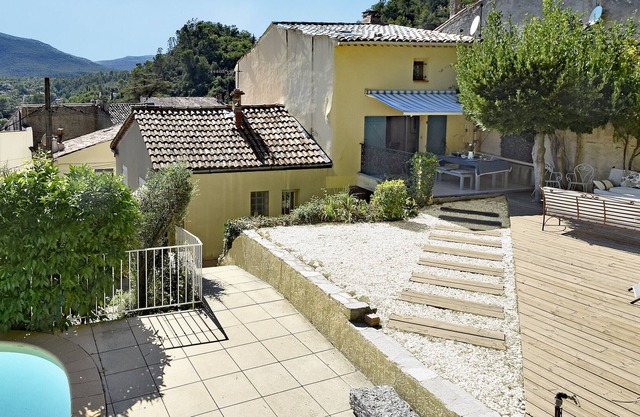 Menous, 83MENOUS, attractive village house, private pool, views, near Toulon