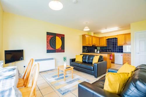 84 - Three Bed Apt by Shortstays
