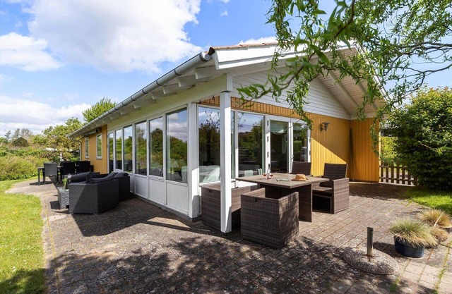 8432 Knebel - Spiræavej 5