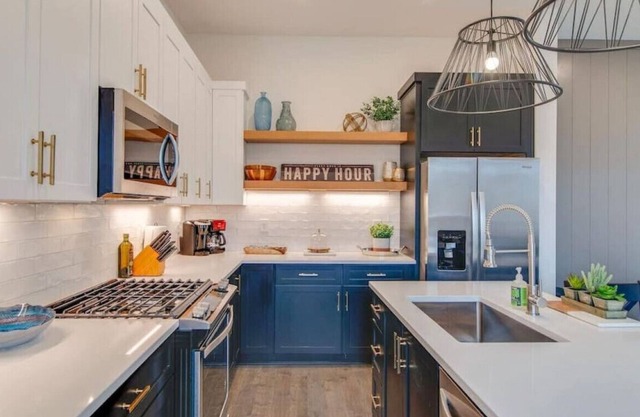 845 Vibe Place · Brand New Listing - walkable to cafe's, bars & restaurants - Vibe Place