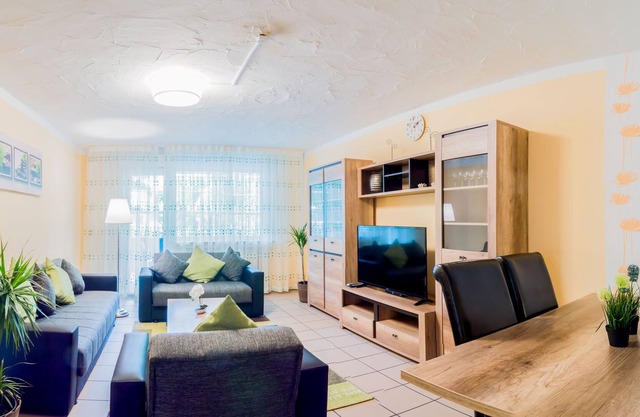 Apartamento de 85 metros cuadrados con amplio balcón en el 1er Arriba - alojamiento barato