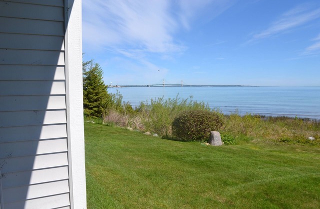 20587 condominio de 2 dormitorios frente al mar en el lago Huron
