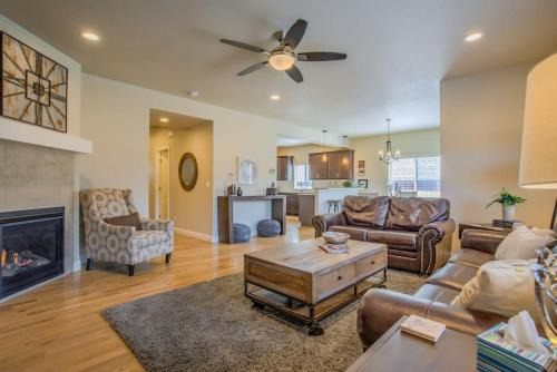 8BD Mnt Views Oasis Near Garden of The Gods Ideal for Groups