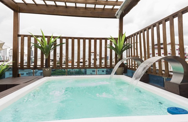 Ático de 8 habitaciones con azotea privada y jacuzzi