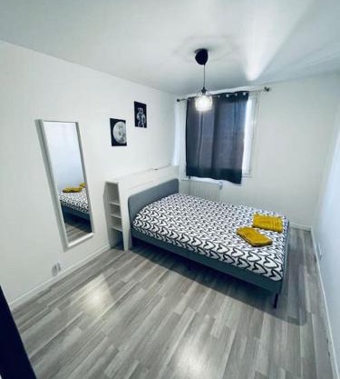 8N Apartment group near Paris